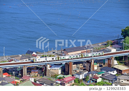 東海道本線　根府川－早川　JR東日本　GV-E197系　TS03+TS01編成（群馬） 129928383
