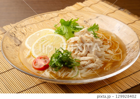 鶏だし塩素麺 鶏だし塩素麺 129928402