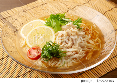 鶏だし塩素麺 鶏だし塩素麺 129928403