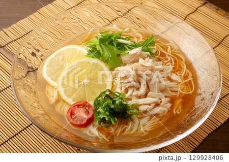 鶏だし塩素麺 鶏だし塩素麺 129928406