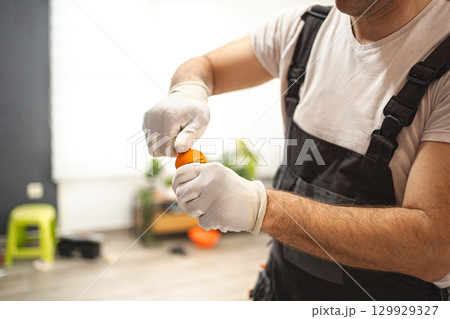 A man holds a toner bottle and closes it 129929327