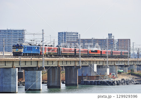 東海道本線 茅ヶ崎-平塚 JR東日本 EF64-1031(長岡)+12系(新津) 伊豆箱根ものがたり 東海道本線 茅ヶ崎-平塚 JR東日本 EF64-1031(長岡)+12系(新津) 伊豆箱根ものがたり 129929396