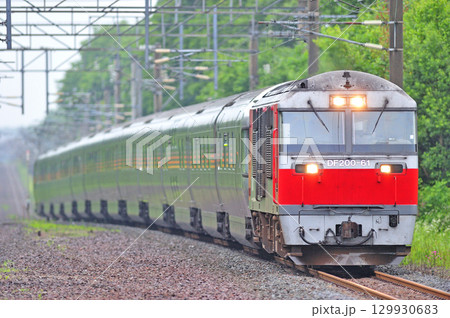 千歳線 植苗 JR貨物 DF200-61(五稜郭)+JR東日本 E26系(尾久) カシオペア 千歳線 植苗 JR貨物 DF200-61(五稜郭)+JR東日本 E26系(尾久) カシオペア 129930683