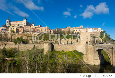 Landscape with a view of the Alcantara Bridge and the Alcazar de Toledo Castle 129930972
