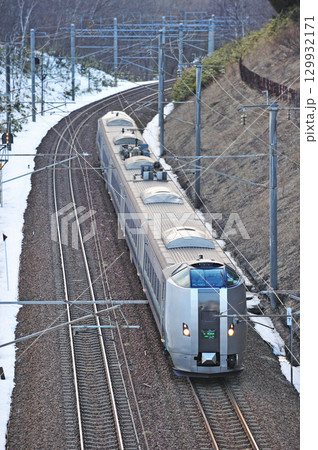 千歳線　上野幌－西の里（信）　JR北海道　789系1000番台　HL-1003編成（札幌） 129932171