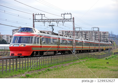 小田急小田原線　鶴巻温泉－伊勢原　小田急　7000形　7004編成　はこね 129932627