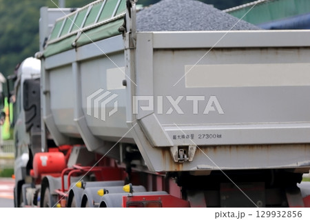 ダンプトレーラー 129932856