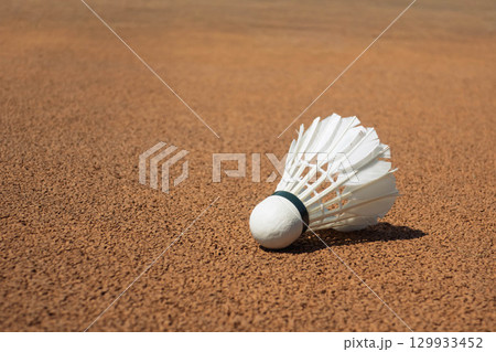 バトミントンのシャトルコック 129933452