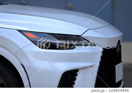 車のヘッドライト 車のヘッドライト 129934948