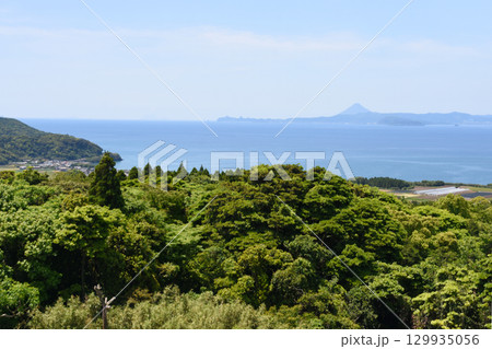 霧島が丘公園の塔から見た開聞岳と鹿児島湾 霧島が丘公園の塔から見た開聞岳と鹿児島湾 129935056