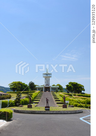鹿児島県・霧島が丘公園の塔と銅像 鹿児島県・霧島が丘公園の塔と銅像 129935120