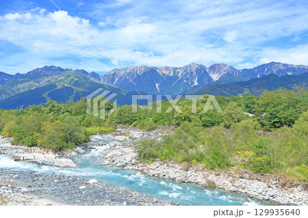 白馬の夏　山麓から望む北アルプス 129935640