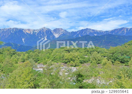 白馬の夏　山麓から望む北アルプス 129935641