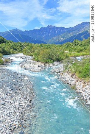 白馬の夏　山麓から望む北アルプス 129935646