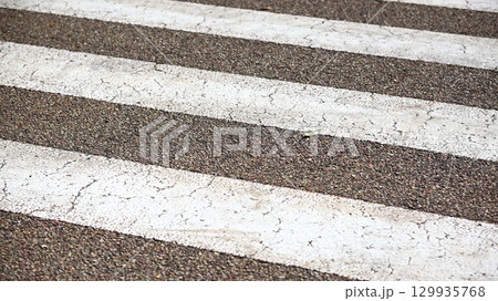 横断歩道 横断歩道 129935768