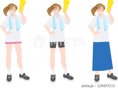 メガホンを持って応援する女性・白Tシャツ 129937211