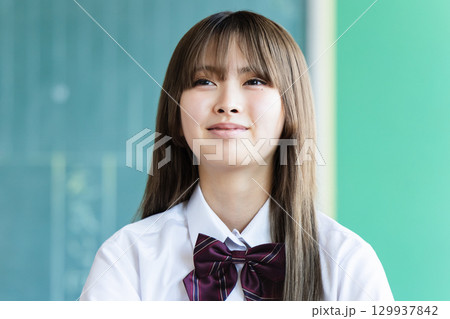 制服の女子学生 制服の女子学生 129937842