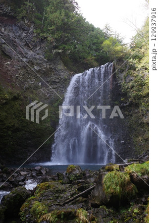 乗鞍高原の善五郎の滝 129937916