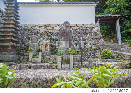 滋賀大津 西教寺 明智光秀一族の墓 129938037