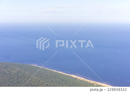 ヨーロッパ、ラトビア共和国のリガ湾付近の空撮 129938322
