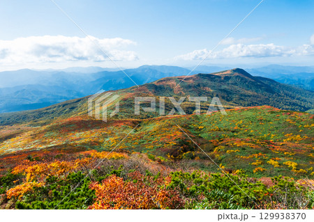 秋の栗駒山登山(栗駒山~秣岳 : 秣岳方面の眺め) 秋の栗駒山登山(栗駒山~秣岳 : 秣岳方面の眺め) 129938370