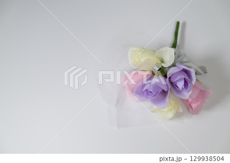 パステルカラーの花束 129938504