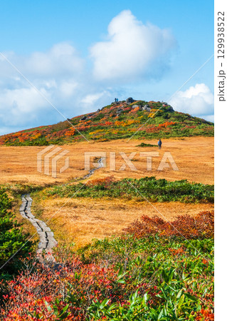 秋の栗駒山登山（栗駒山～秣岳：しろがね湿原） 129938522
