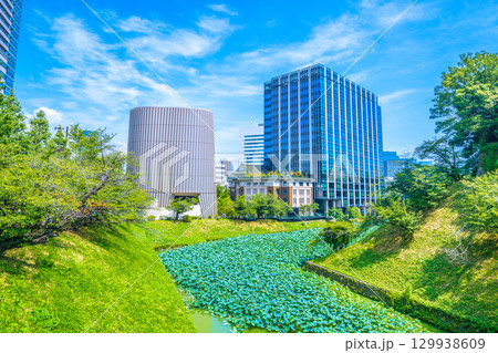 日本の東京都市景観 九段下駅前の昭和館や九段会館テラスなどを望む…あの悲劇を忘れてはならない=21日 日本の東京都市景観 九段下駅前の昭和館や九段会館テラスなどを望む…あの悲劇を忘れてはならない=21日 129938609
