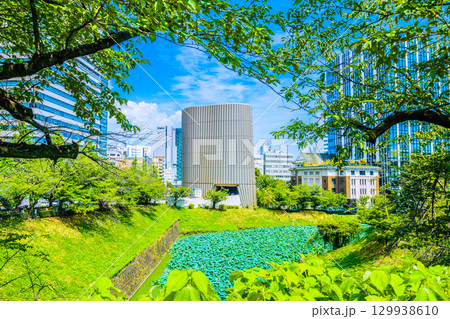 日本の東京都市景観 九段下駅前の昭和館や九段会館テラスなどを望む…あの悲劇を忘れてはならない＝21日 129938610