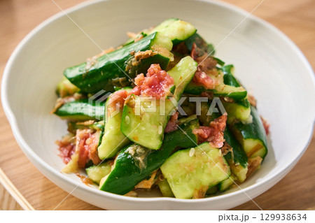 梅きゅうり|きゅうりのたたきの梅肉和え 梅きゅうり|きゅうりのたたきの梅肉和え 129938634