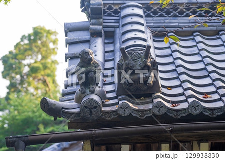 滋賀大津 西教寺 屋根の上の護猿 滋賀大津 西教寺 屋根の上の護猿 129938830