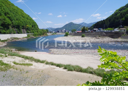 太田川河畔より可部地区を望む 129938851