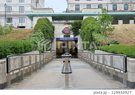ロンドンのグリーンパーク駅 ロンドンのグリーンパーク駅 129938927