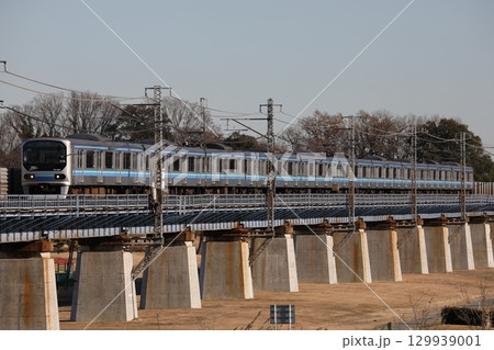 川越線 荒川橋梁を走るりんかい線 70-000形 Z6編成 129939001