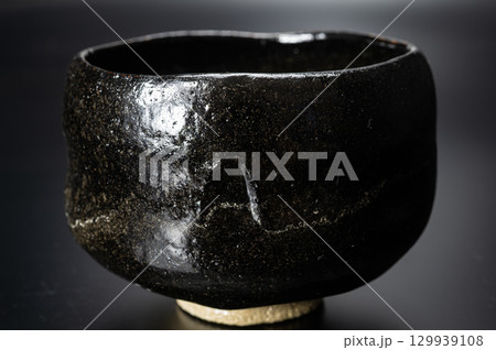 幕釉黒楽茶碗4｜三代 佐々木昭楽 作・楽焼窯元の抹茶碗 129939108