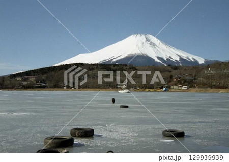 凍てつく山中湖と「富士山」 凍てつく山中湖と「富士山」 129939939