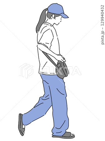 イラスト　女性　キャップ　歩く 129940432