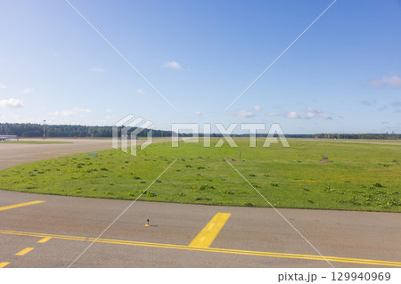 ヨーロッパ、ラトビア共和国のリガ空港 ヨーロッパ、ラトビア共和国のリガ空港 129940969