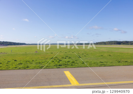 ヨーロッパ、ラトビア共和国のリガ空港 ヨーロッパ、ラトビア共和国のリガ空港 129940970