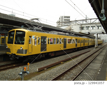 西所沢駅に停車中の 西武新101系 281F+287F 129941057