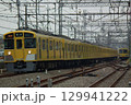 西所沢駅に進入する 西武新2000系と新101系 129941222