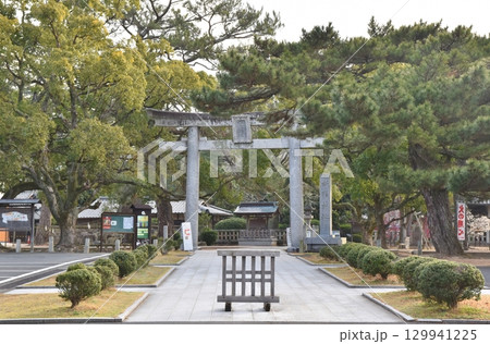 春の朝の松陰神社　山口 129941225