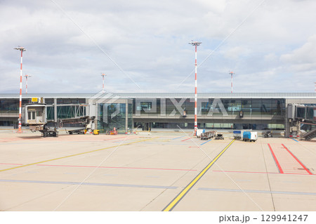ヨーロッパ、ラトビア共和国のリガ空港 ヨーロッパ、ラトビア共和国のリガ空港 129941247
