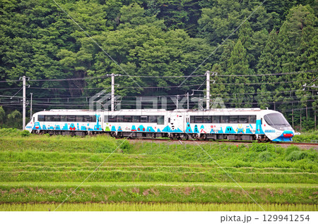 富士急行線 寿-三つ峠 富士急 8000系 8001編成 フジサン特急 富士急行線 寿-三つ峠 富士急 8000系 8001編成 フジサン特急 129941254