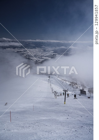 ニセコ東急 グラン・ヒラフのキング第4リフトとダイナミックコース 129941857