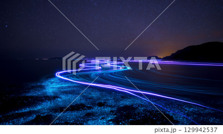 星空と幻想的な光の波、夜の海の幻想風景(Fantasy Night Ocean with Biol) 129942537