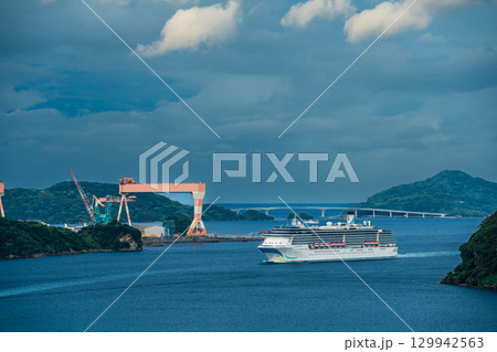 長崎港客船入港（Adora Mediterranea）女神大橋から【長崎市】 129942563