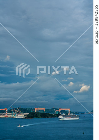 長崎港客船入港（Adora Mediterranea）女神大橋から【長崎市】 129942565