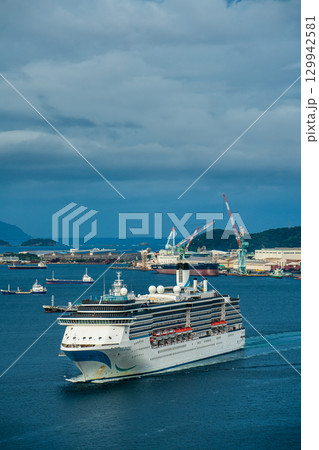 長崎港客船入港（Adora Mediterranea）女神大橋から【長崎市】 129942581