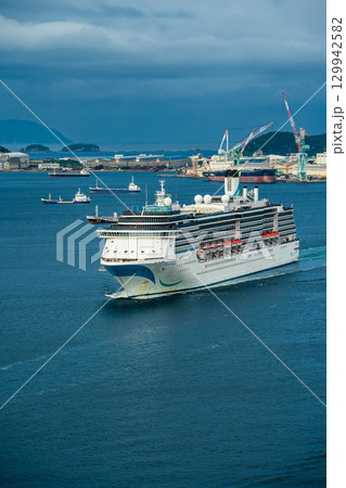 長崎港客船入港(Adora Mediterranea)女神大橋から【長崎市】 長崎港客船入港(Adora Mediterranea)女神大橋から【長崎市】 129942582